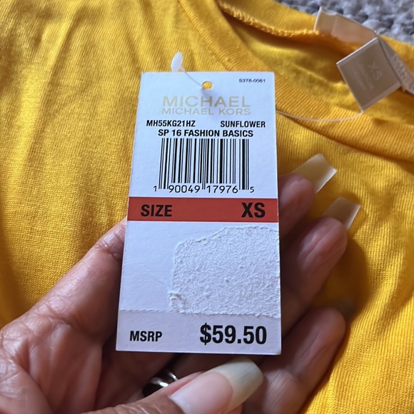 New with tags, ladies sleeveless, soft knit with contrast fabric - Picture 5 of 5